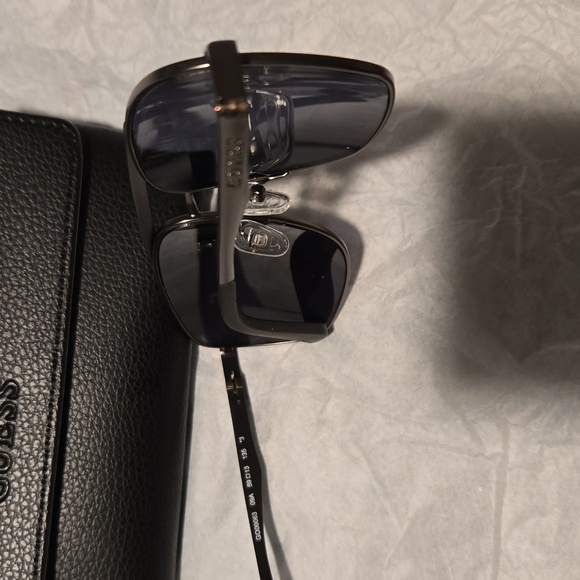 Guess Metal Frame Men Sunglasses With Adjustable Nose Pads And Guess Black Case - Picture 10 of 10